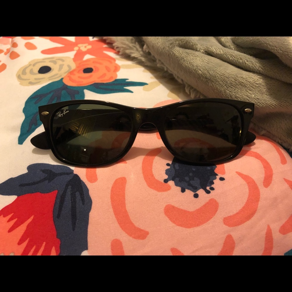 FINAL MARKDOWN Ray-Ban WayFarers